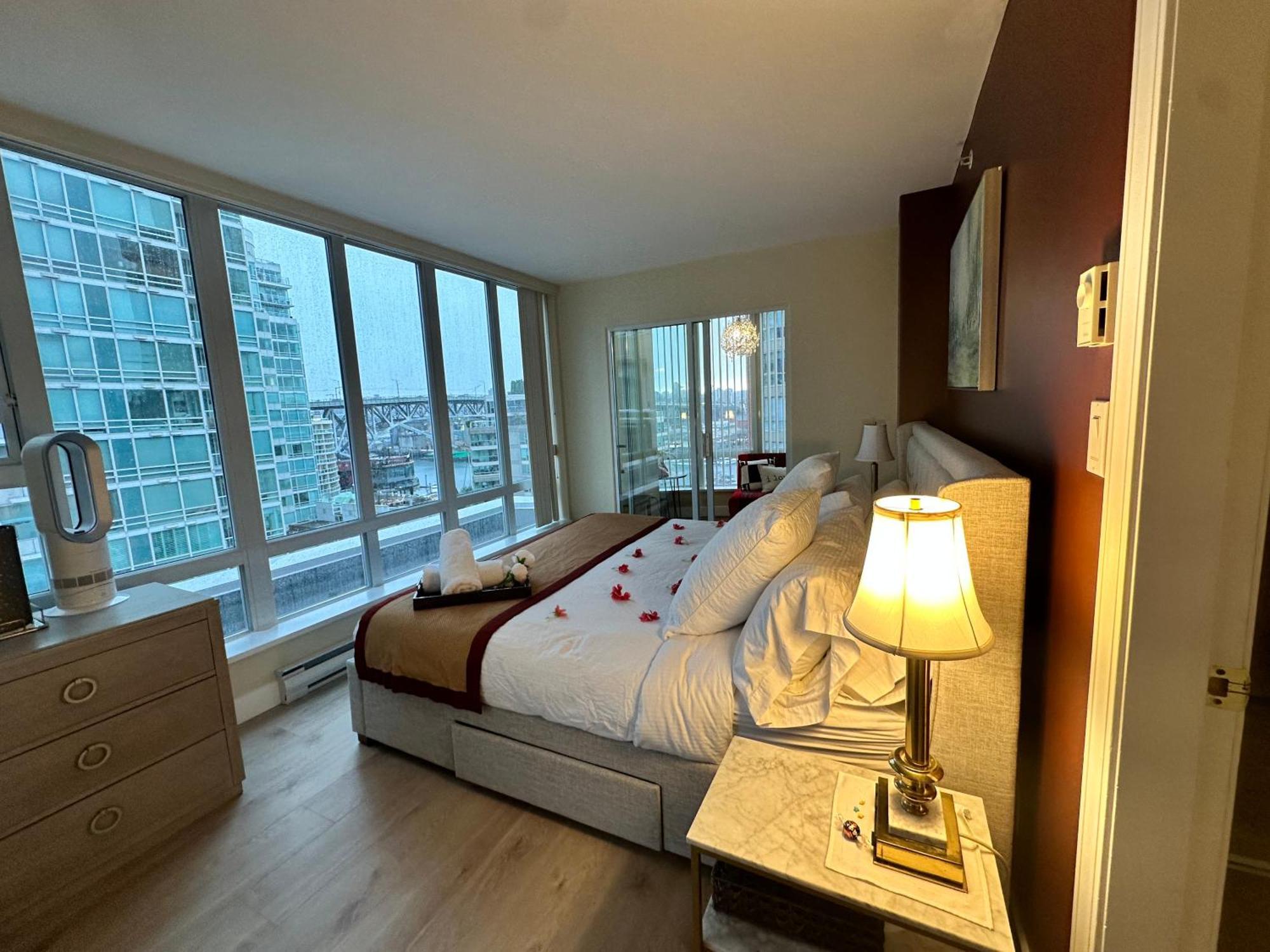 Penthouses Of Beach Ave Vancouver Exterior foto