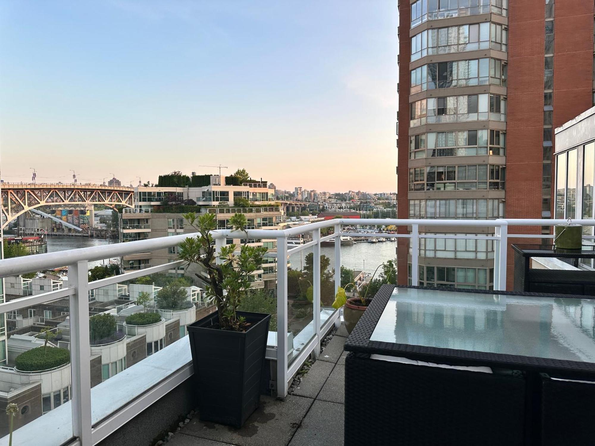 Penthouses Of Beach Ave Vancouver Exterior foto